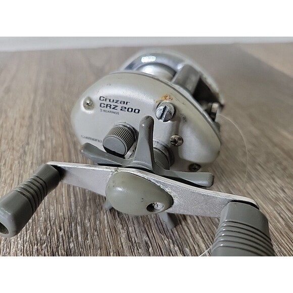 Shimano Cruzar CRZ 200 Fishing Reel 3 Bearing - PARTS OR REPAIR - Picture 3 of 13